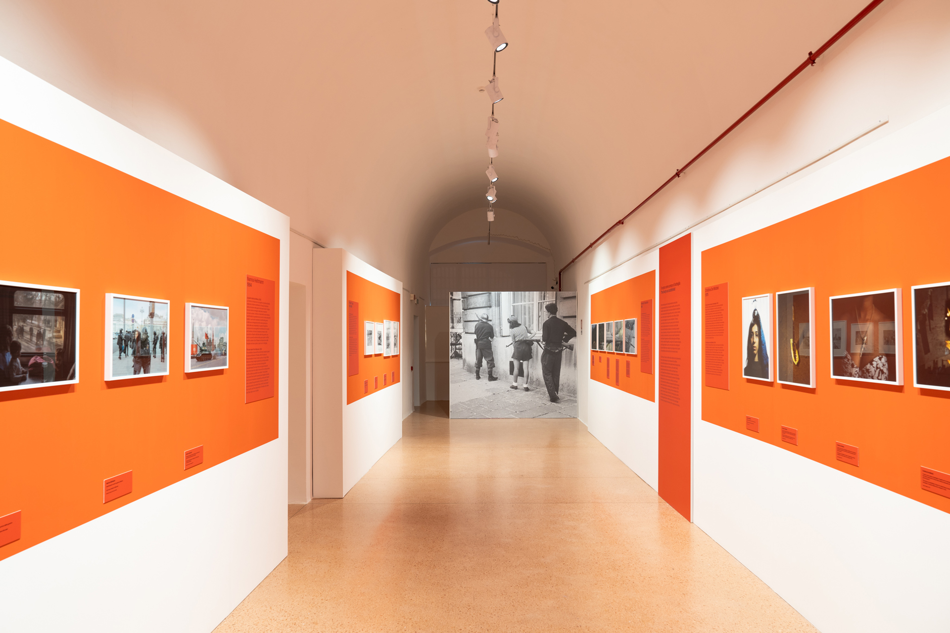Progetto luci per “Fotografia è Donna” – Play ADV